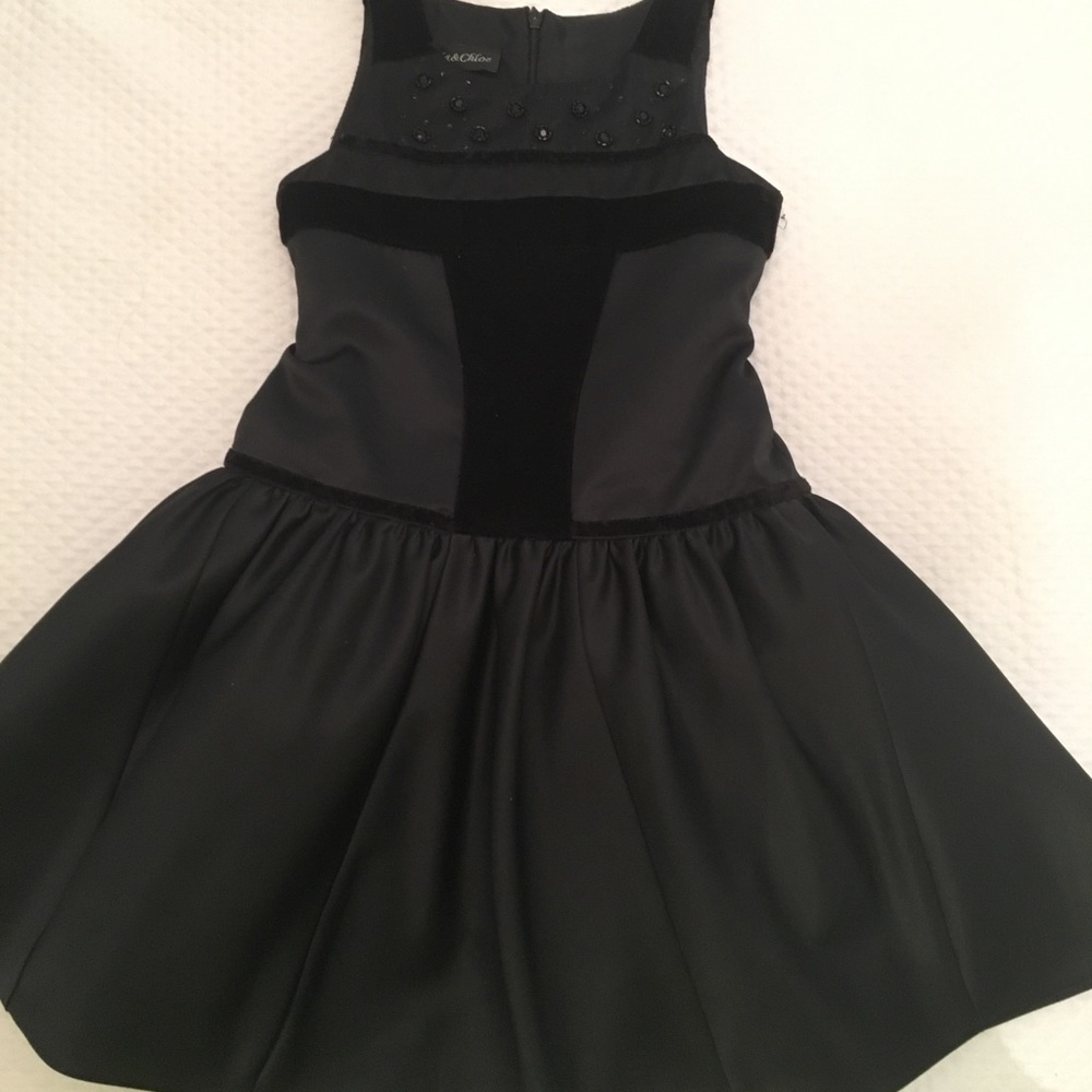 Girls sz 5 Isabella and chloe velvet and satin